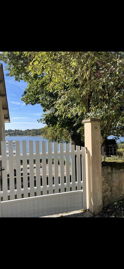 Appartement standing bord de lac gîte à louer Salles-Curan