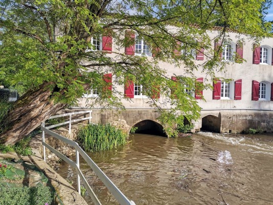 Le Moulin : Gite et Chambres d'hotes gîte à louer Villeton