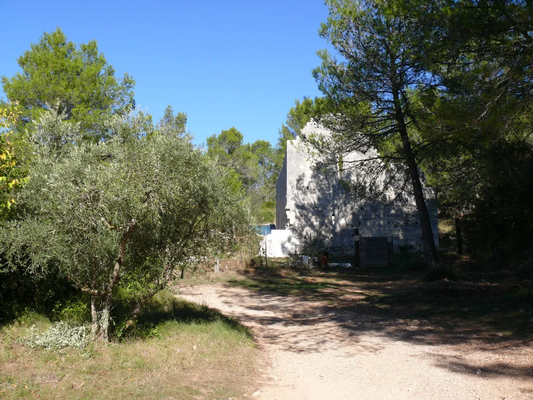 Rucher de la Cala Melosa gîte à louer Saint-Michel-de-Frigolet